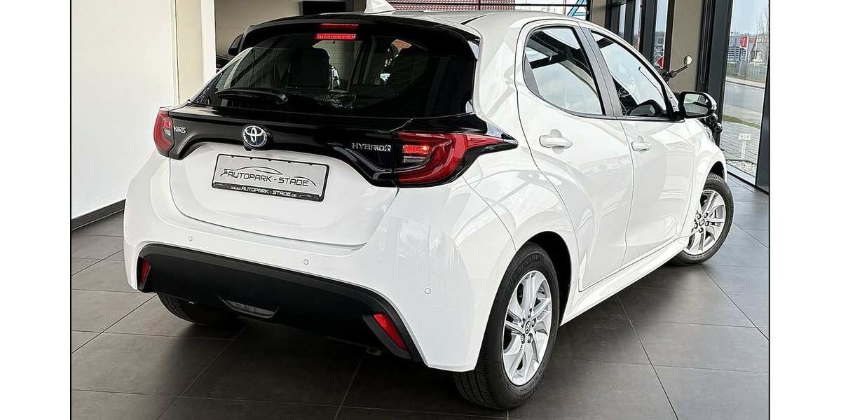 Toyota Yaris Hybrid Basis ACC LED MultiInfo Assist 1.Hd 5.000 km 20.499 &euro; Stade 21682