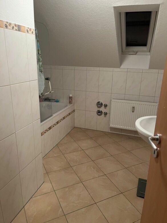 2 Zimmer Dachgeschoßwohnung mit EBK und Tageslichtbad