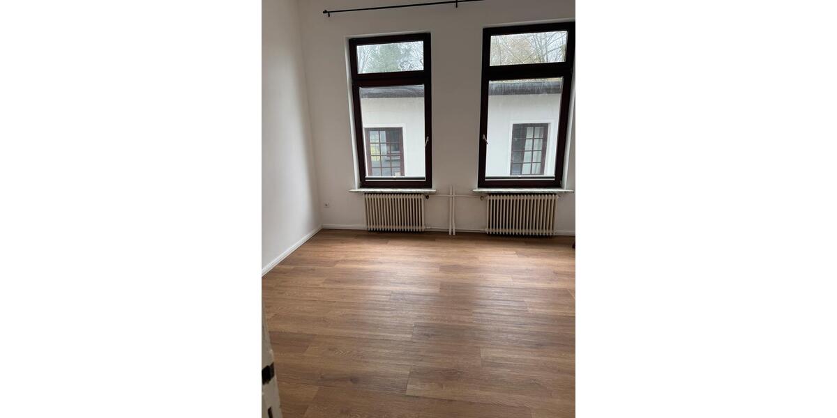 Etagenwohnung Varel - 4 Zimmer, 150 m&sup2;, 1.100&euro; | Angebot:26267997