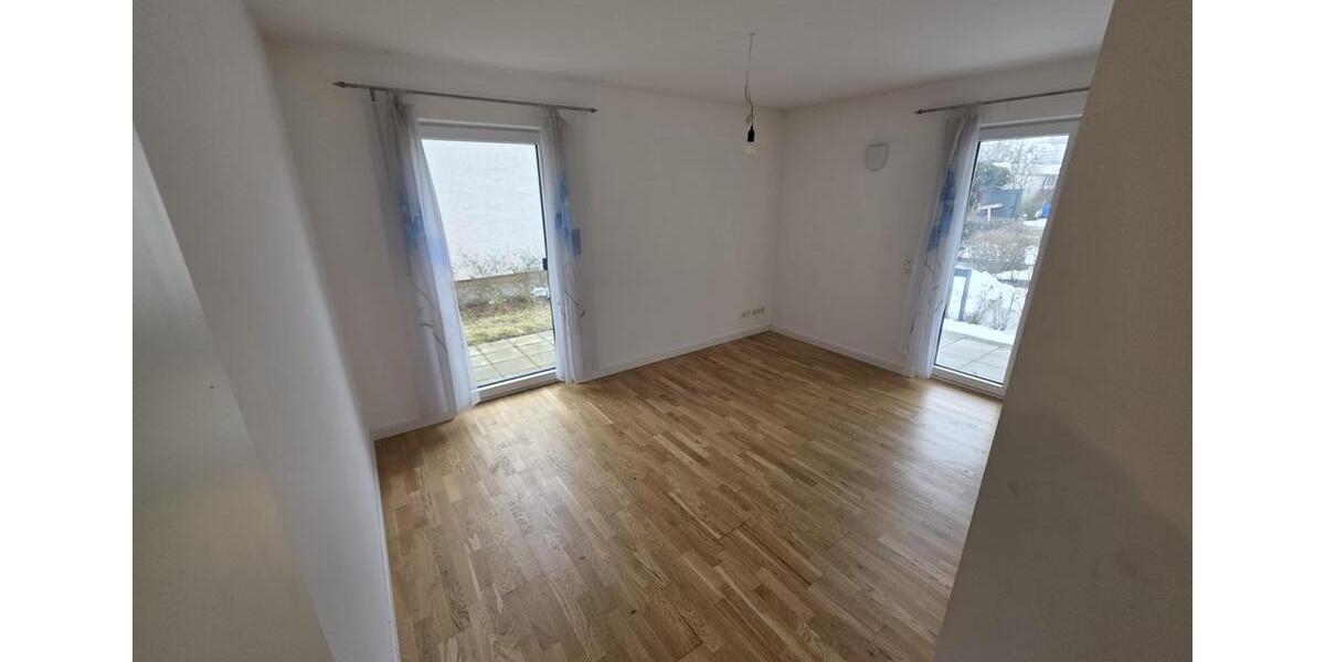 Erdgeschoßwohnung Kelheim - 3 Zimmer, 83 m&sup2;, 590&euro; | Angebot:25080960