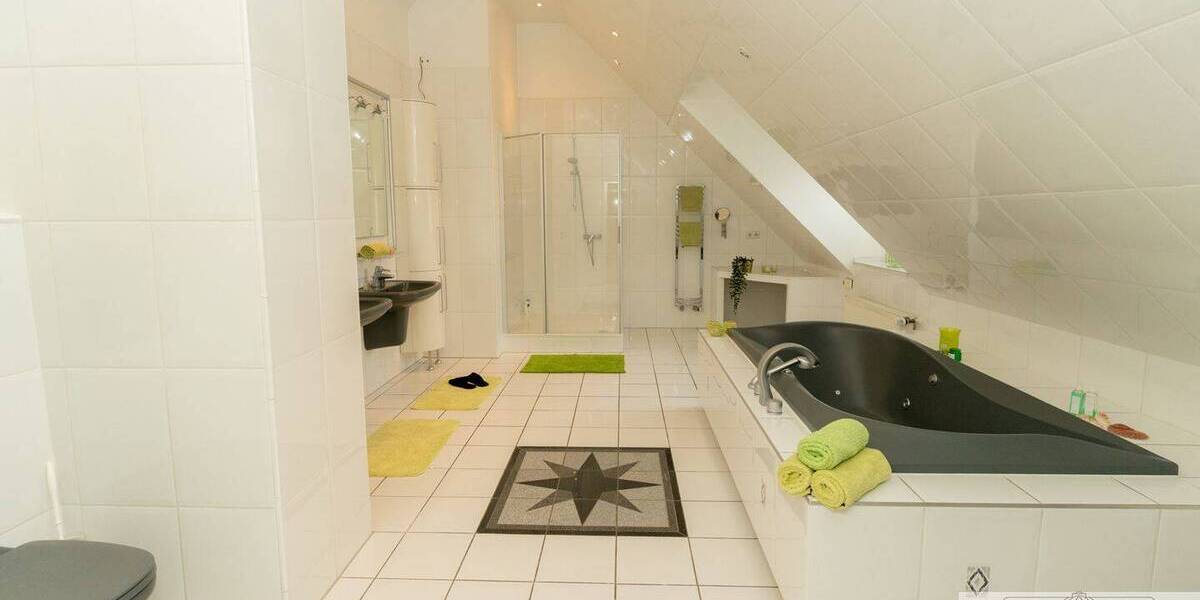 Mehrfamilienhaus, Wohnhaus Düsseldorf Benrath Benrath - 1 Zimmer, 226 m&sup2;, 3.000&euro; | Angebot:26687558