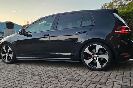 VW Golf 195.000 km 10.800 € Hage 26524