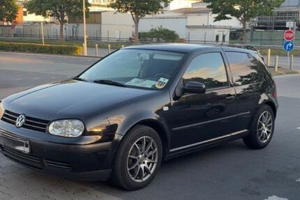 VW Golf 271.000 km 1.800 &euro; Uetersen 25436