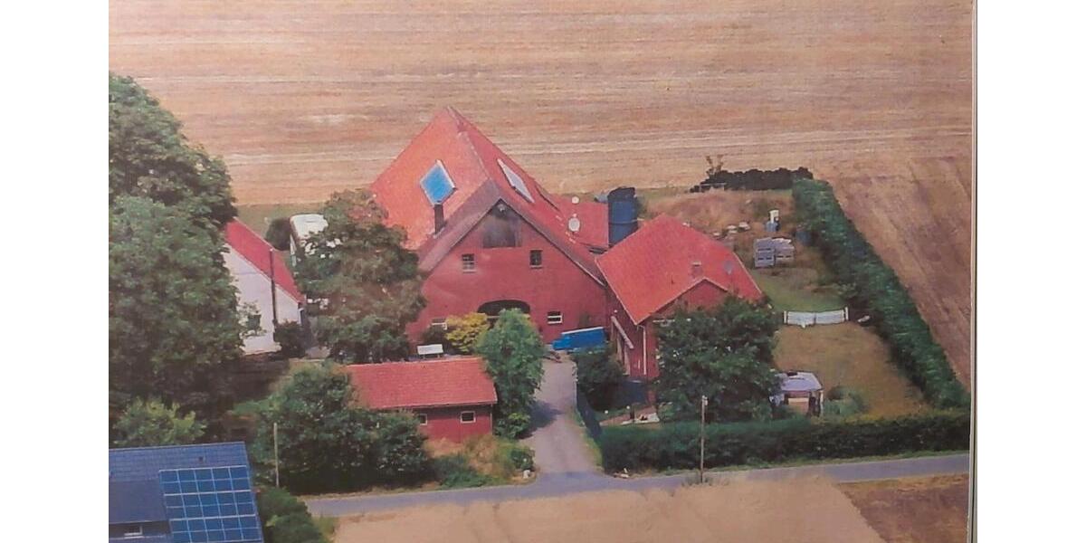 Resthof mit 3 bzw. 4 Wohneinheiten und 5 Garagen im Aussenbereich zimmer