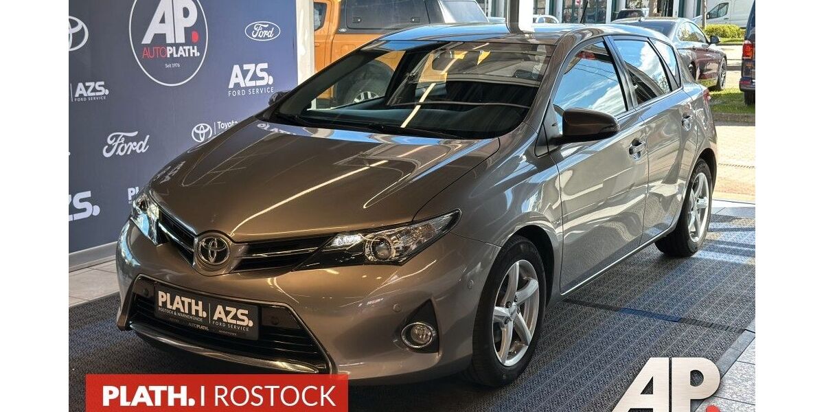 Toyota Auris 95.280 km 9.890 &euro; Rostock 18059