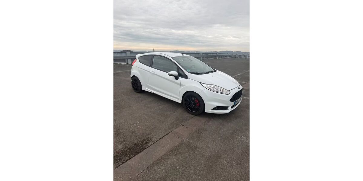 Ford Fiesta 95.600 km 9.600 &euro; Aachen 52080
