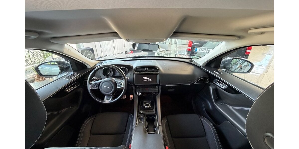 Jaguar F-PACE P250 R-Sport 25t+Xenon+Kamera+ACC+Spur 87.250 km 24.990 &euro; Westendorf 86707