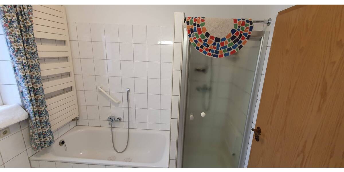 Sehr gepflegt und geräumig in ruhiger, bevorzugter Lage * 2 Küchen, 2 Bäder, Carport, Terrasse, Balkon, 2 Gartenteiche - Mehrfamilienhaus, Wohnhaus Gorleben | Angebot:19096233