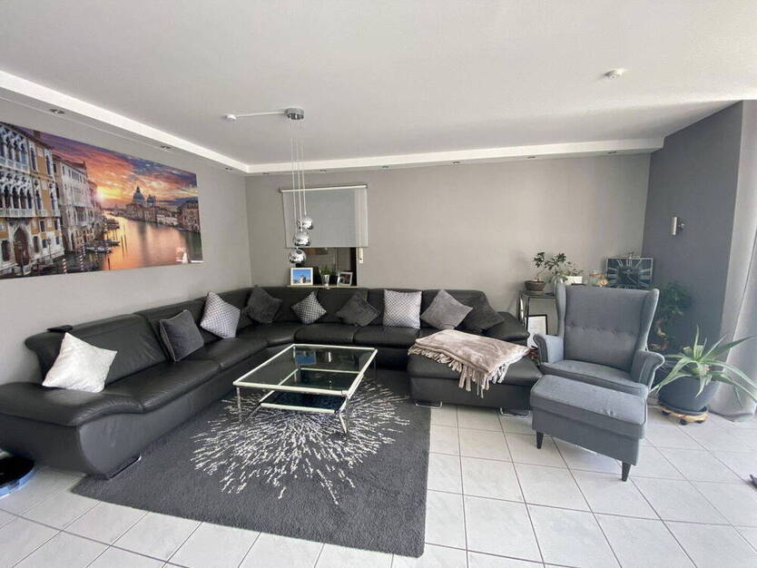 Attraktive, helle 3 ZKB-Wohnung mit neuw. EBK, Wintergarten und Garage in Süd-West-Lage