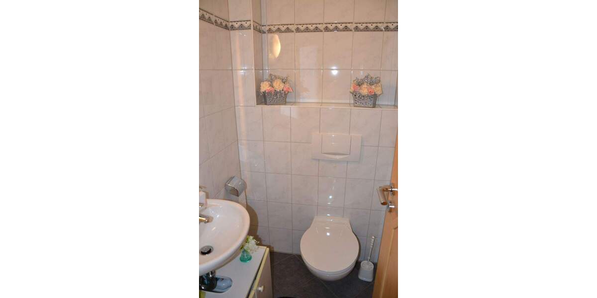 Etagenwohnung Düsseldorf Unterrath - 4 Zimmer, 99 m&sup2;, 1.450&euro; | Angebot:25970683