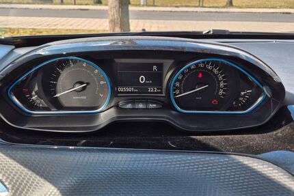 Peugeot 2008 26.000 km 14.200 &euro; Muellrose 15299