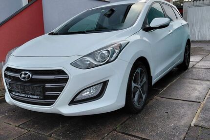 Hyundai i30 110.800 km 8.900 &euro; Schwalbach 66773