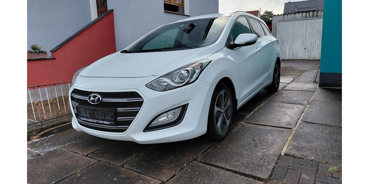 Hyundai i30 110.800 km 8.900 &euro; Schwalbach 66773