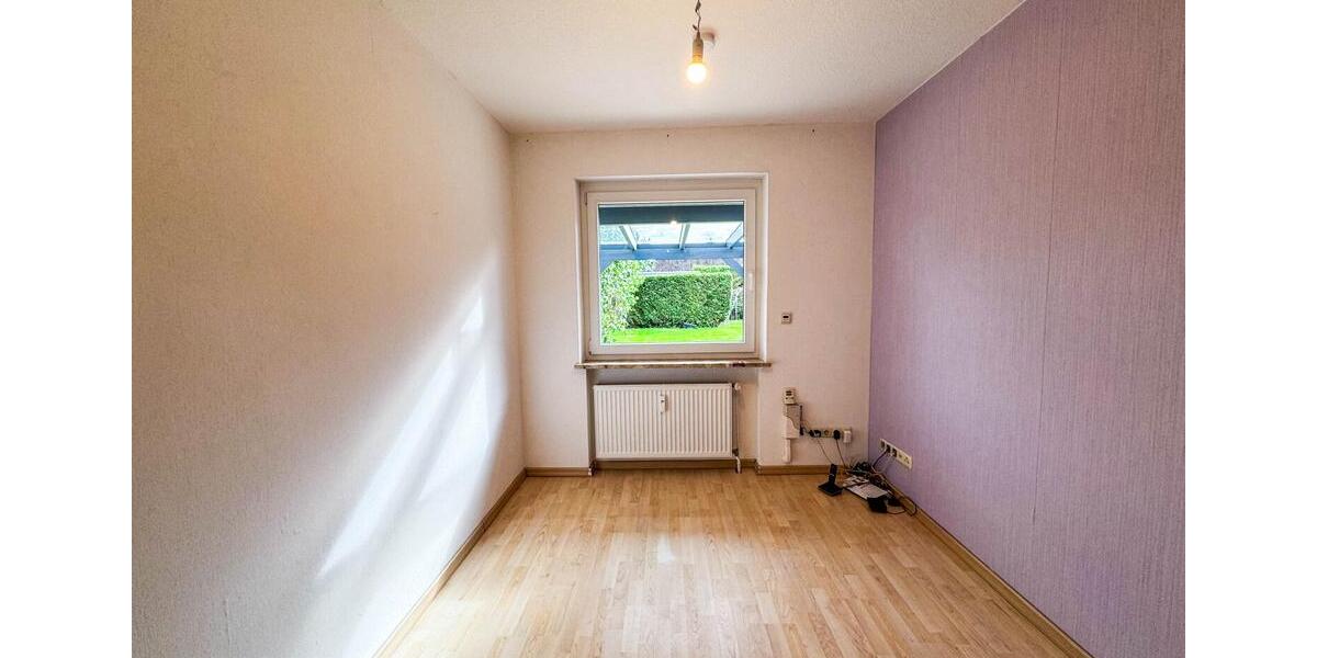 Erdgeschosswohnung in ruhigem Zweifamilienhaus mit überdachter Terrasse & Carport 4 zimmer