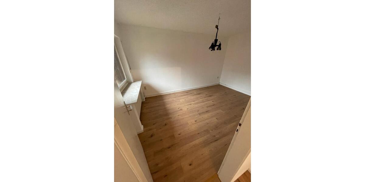 Erdgeschoßwohnung Delmenhorst - 5 Zimmer, 130 m&sup2;, 1.250&euro; | Angebot:26338135
