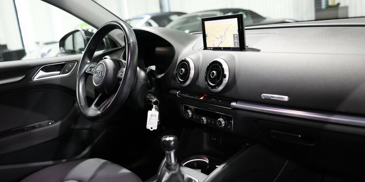 Audi A3 LIMOUSINE 1.4 TFSI BUSINESS / VIRTUAL-COCKPIT 119.000 km 15.444 &euro; Hamm 59077