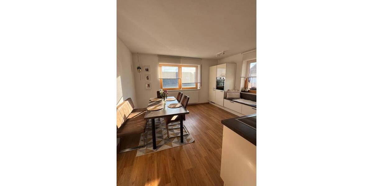 Etagenwohnung Neumarkt in der Oberpfalz Altenhof - 3 Zimmer, 106 m&sup2;, 1.200&euro; | Angebot:26327154