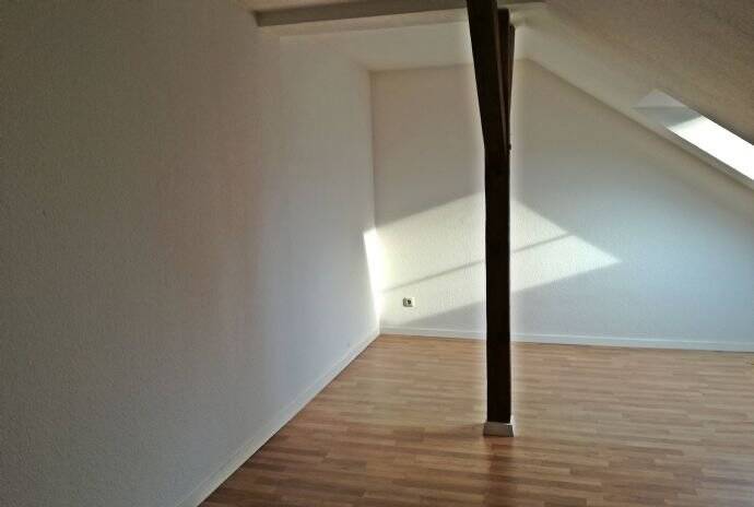 Ideal für Single++kleine, gemütliche 2-Zimmer-Wohnung++unterm Dach 2 zimmer