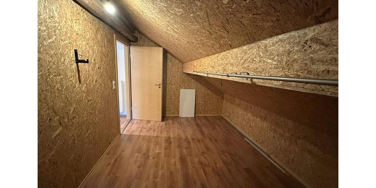Dachgeschoßwohnung Rimbach - 3 Zimmer, 145 m&sup2;, 850&euro; | Angebot:26387100