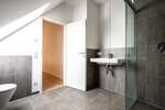 Erstbezug! Traumhafte 2,5-Zi.-DG-Wohnung mit Galerie, Dachterrasse & TG-Stellplatz, provisionsfrei