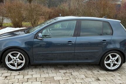 VW Golf 210.000 km 5.300 &euro; Simbach am Inn 84359
