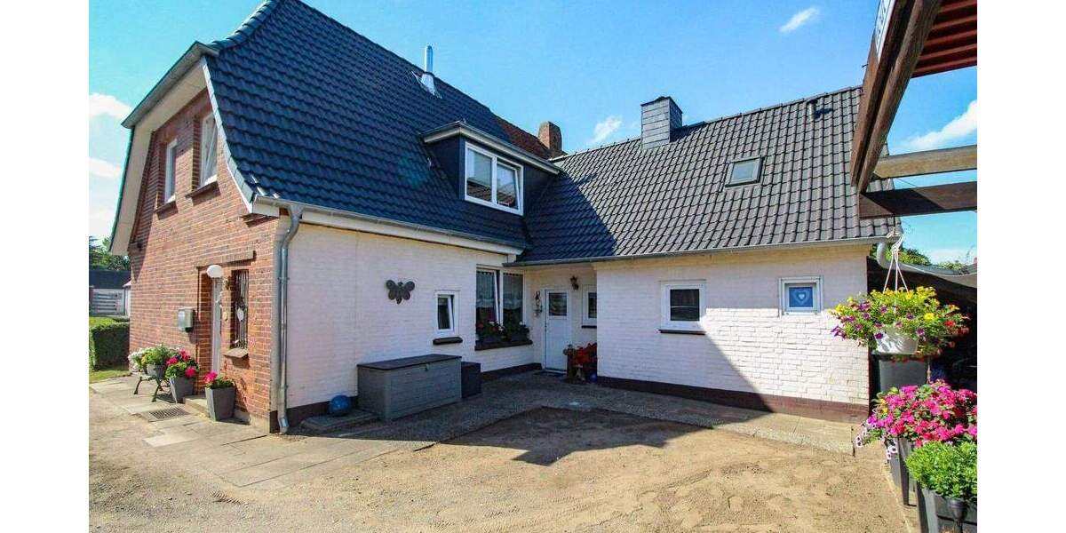 Charmante Doppelhaushälfte mit schönem Außenbereich und neuem Dach in ruhiger Lage von Pönitz 4 zimmer