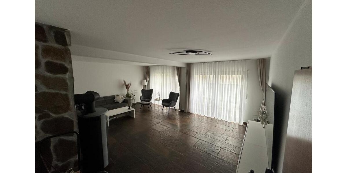 Traumhafte Doppelhaushälfte mit Garten in 91227 Leinburg 4 zimmer