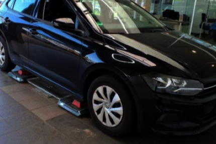 VW Polo 83.010 km 11.833 &euro; Kassel 34123