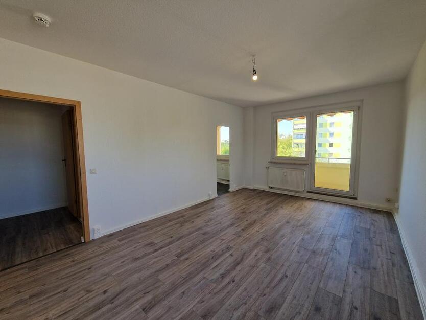 *Ab 01.11.2025- 2 Zimmer im Erdgeschoss mit Balkon & 2 NKM geschenkt* zimmer