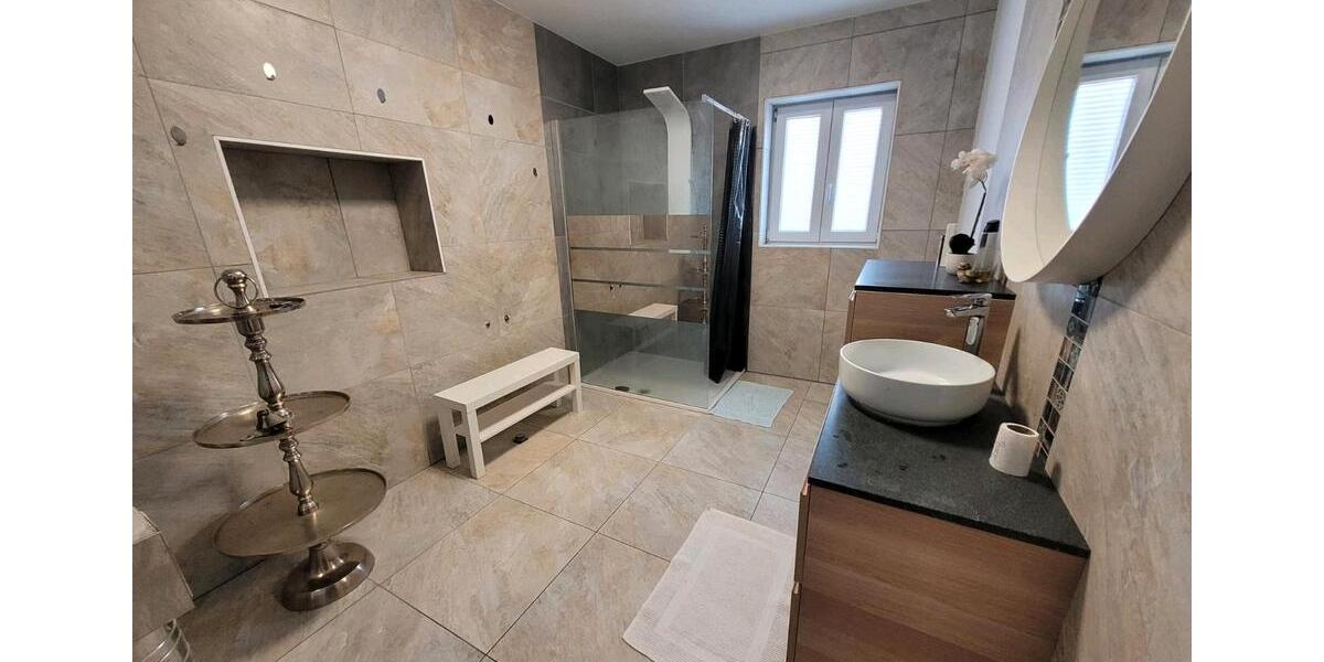 Wohnheinheit im Haus... WG, Familien und Handwerker 4 zimmer