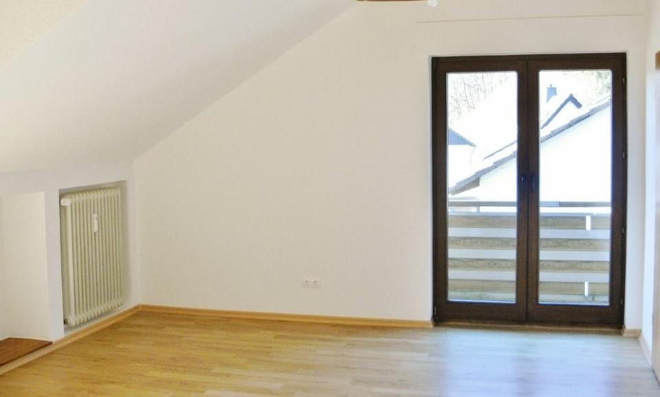 Dachgeschoßwohnung Kall - 3 Zimmer, 87 m&sup2;, 696&euro; | Angebot:23226679