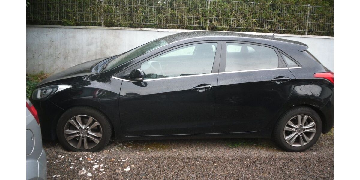 Hyundai i30 128.000 km 5.499 &euro; Saarbruecken 66119