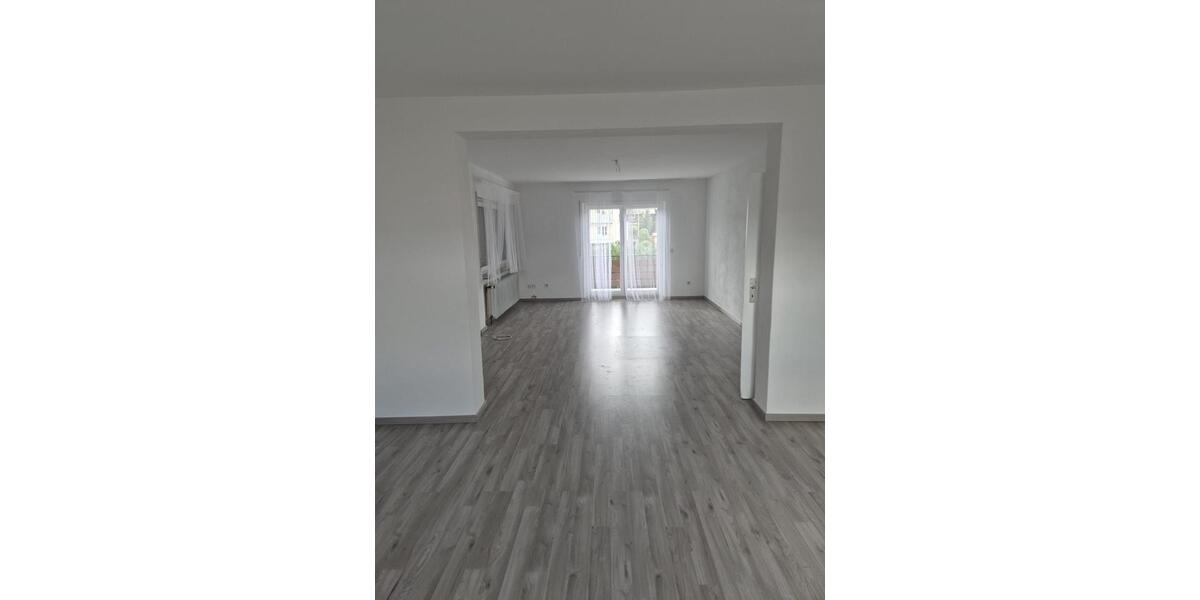 Geräumige 3 Zimmer Wohnung im 1. OG 3 zimmer