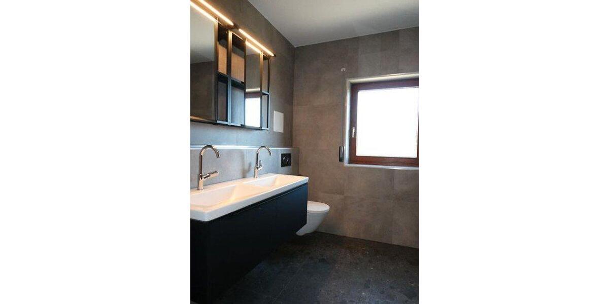 Mehrfamilienhaus, Wohnhaus Rottenburg am Neckar - 9 Zimmer, 223 m&sup2;, 749.000&euro; | Angebot:26639408