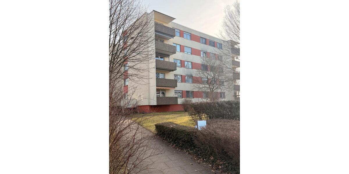 Helle 3,5-Zimmer-Wohnung mit Aufzug & Balkon ... 3.5 zimmer