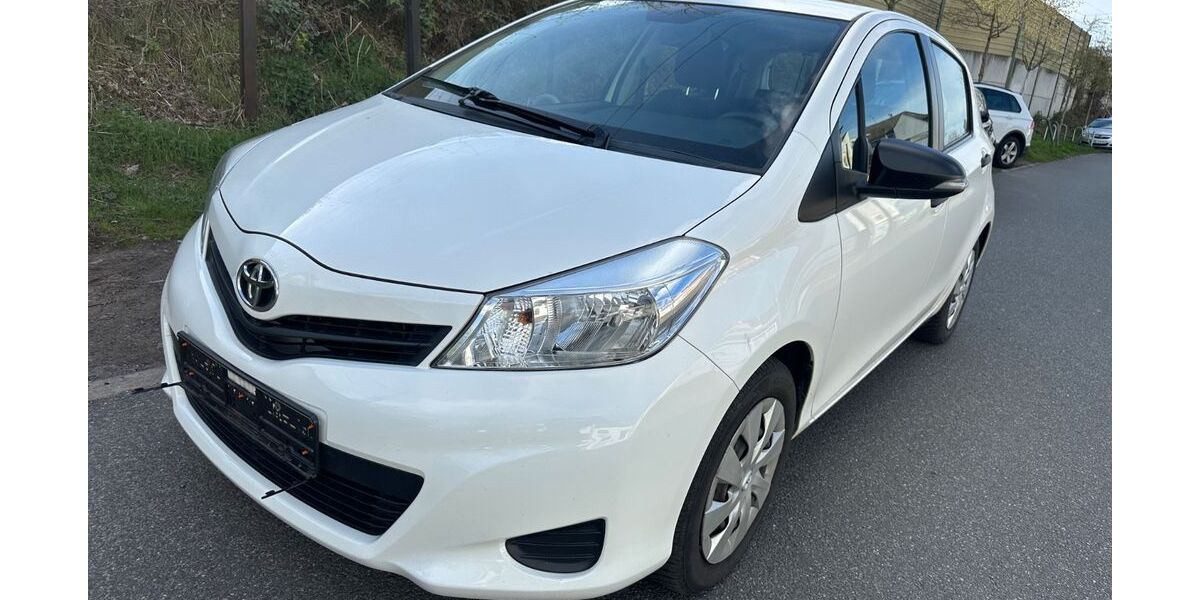Toyota Yaris 155.400 km 4.800 &euro; Bremen 28215
