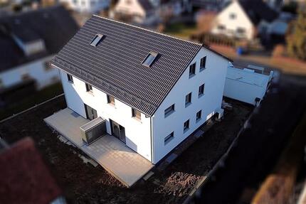 Moderne Doppelhaushälfte mit Garten, Hobbyraum & ausgebautem Dachgeschoss – Erstbezug zum 01.03.2026 4 zimmer