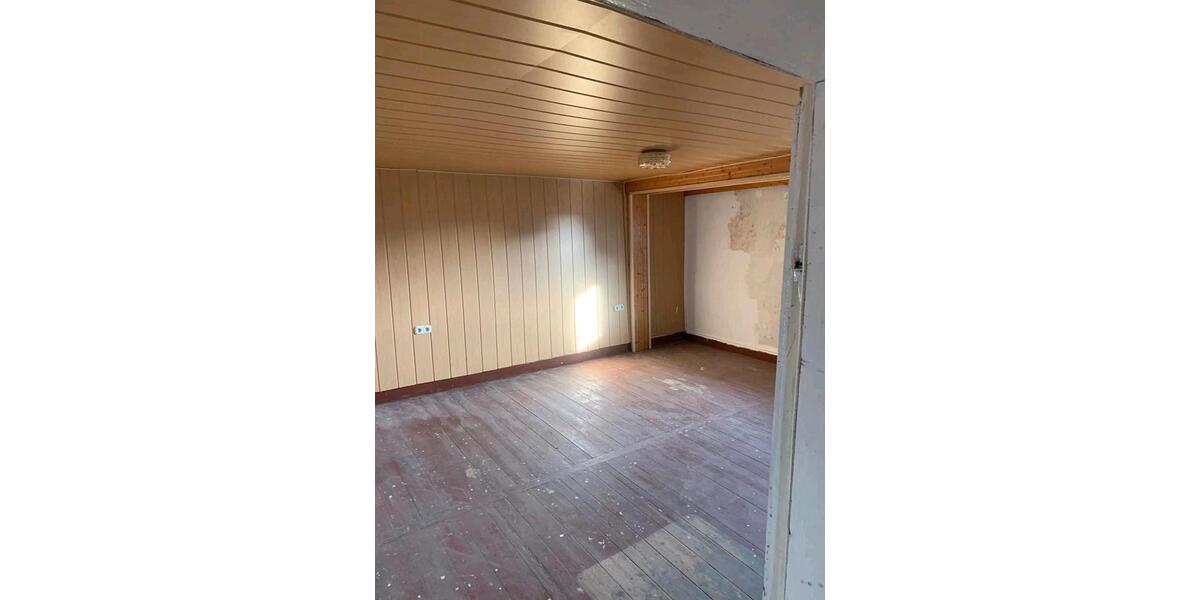 Einfamilienhaus Bad Salzungen Tiefenort - 8 Zimmer, 200 m&sup2;, 55.000&euro; | Angebot:24836308
