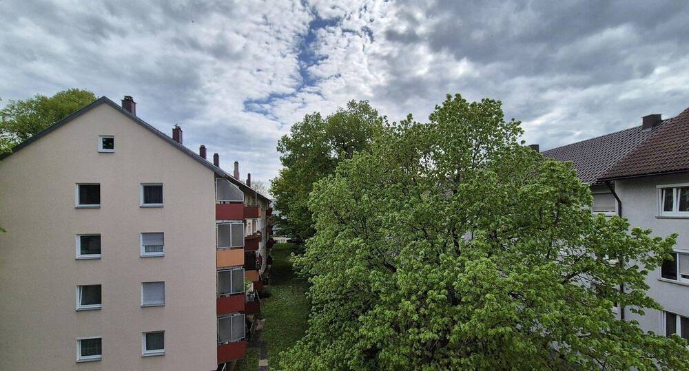 Flexible Raumgestaltung - sanierungsbedürftige 3- oder VierZimmerwohnung in Ludwigsburg-Ost