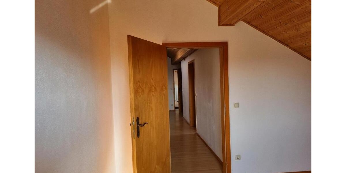 Dachgeschoßwohnung Ortenburg - 2.5 Zimmer, 63 m&sup2;, 520&euro; | Angebot:25342285