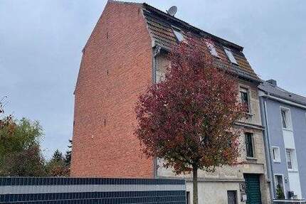 Zweifamilienhaus mit schönem Grundstück 6 zimmer
