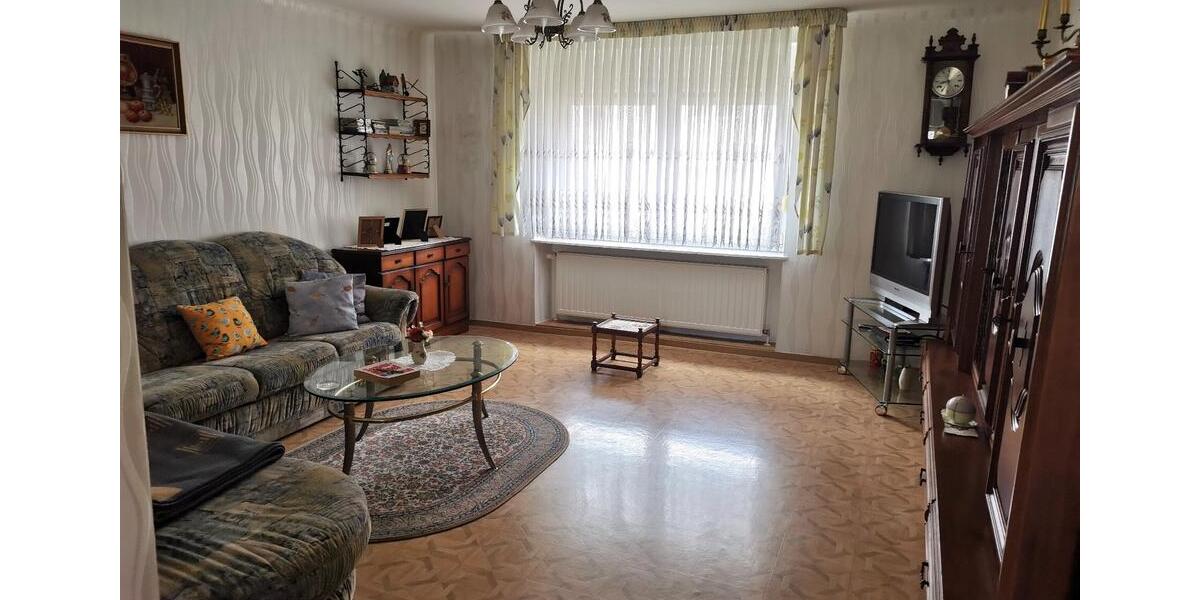 Reihenhaus Schwalbach - 7 Zimmer, 180 m&sup2;, 265.000&euro; | Angebot:27288305