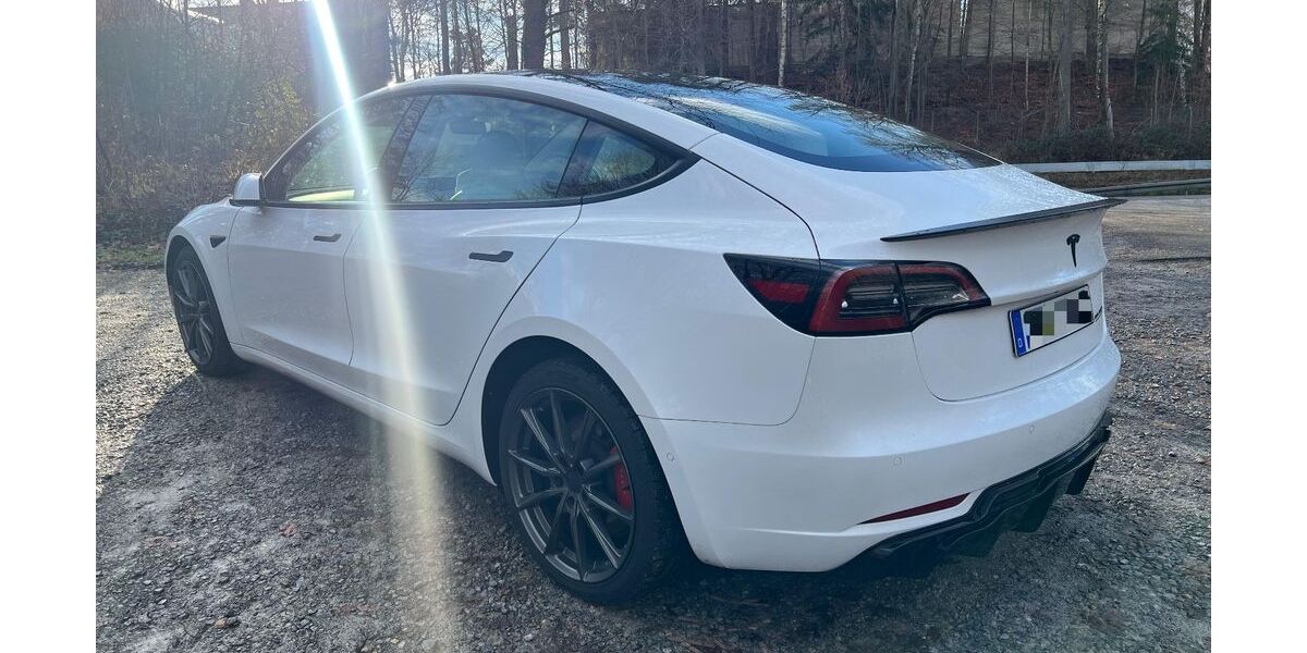 Tesla Model 3 122.000 km 26.490 &euro; Böblingen 71032