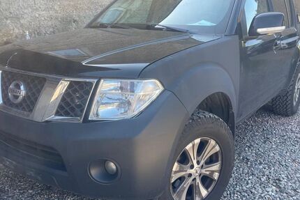 Nissan Pathfinder 185.000 km 5.450 &euro; Berlin 10245