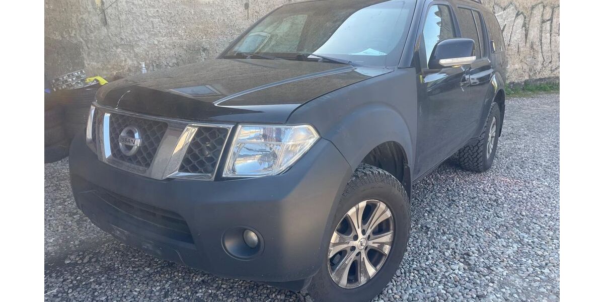 Nissan Pathfinder 185.000 km 5.450 &euro; Berlin 10245