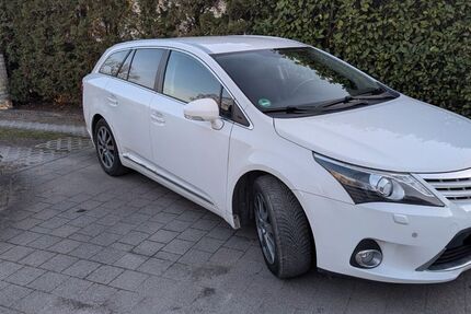 Toyota Avensis 179.000 km 12.500 &euro; Brietlingen 21382