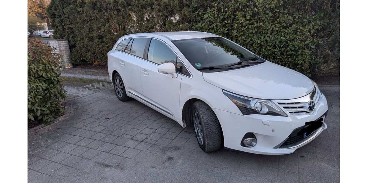 Toyota Avensis 179.000 km 12.500 &euro; Brietlingen 21382