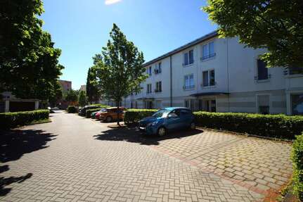 Vollmöblierte 2-RW mit EBK, Balkon und Keller