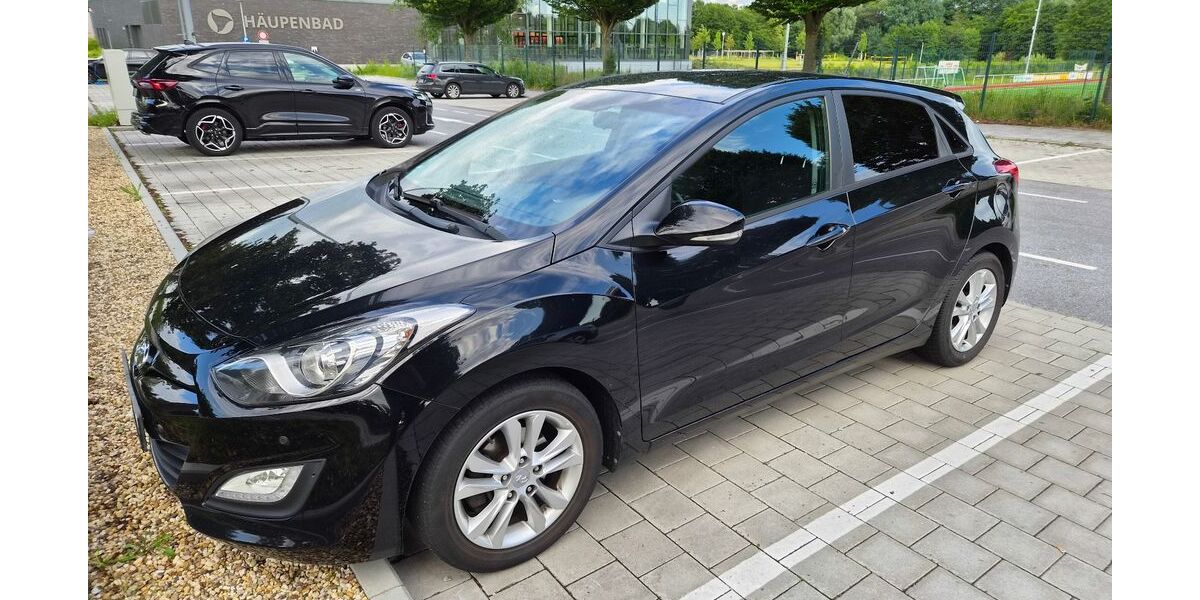 Hyundai i30 150.000 km 5.900 &euro; Bergkamen 59192