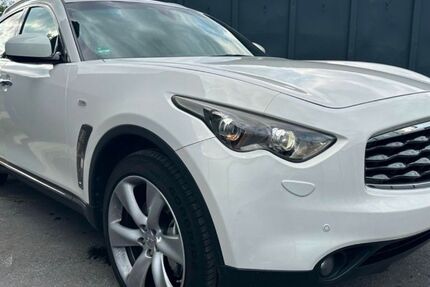 INFINITI FX 175.000 km 11.990 &euro; Hamburg 20535